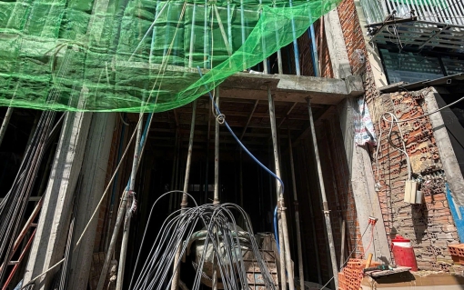 Đổ sàn lầu 2, cất nóc 28/11