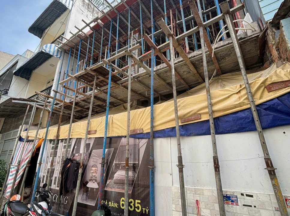 Đổ sàn lầu 2, cất nóc 30/11