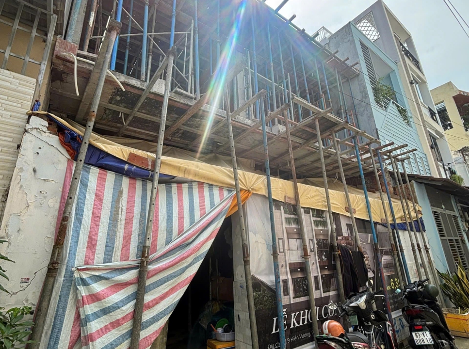 Đổ sàn lầu 2, cất nóc 30/11